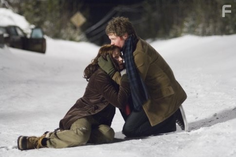 Emily Blunt and Ashton Holmes in Призраки (2007)