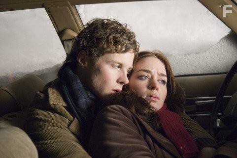 Emily Blunt and Ashton Holmes in Призраки (2007)