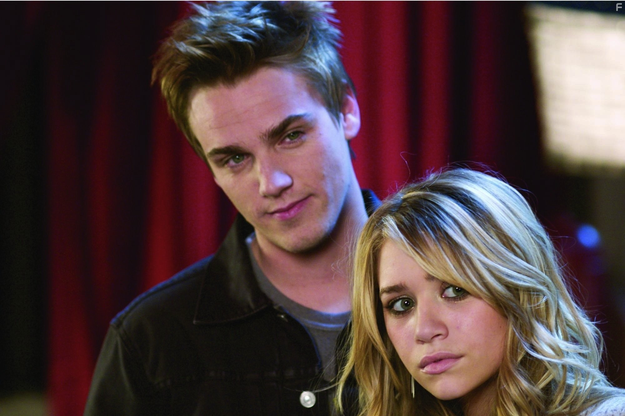 Ashley Olsen and Riley Smith in Мгновения Нью-Йорка (2004)