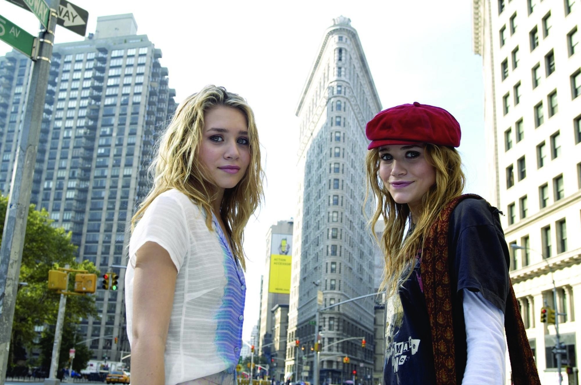 Ashley Olsen and Mary-Kate Olsen in Мгновения Нью-Йорка (2004)