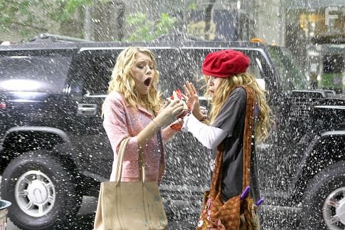 Ashley Olsen and Mary-Kate Olsen in Мгновения Нью-Йорка (2004)