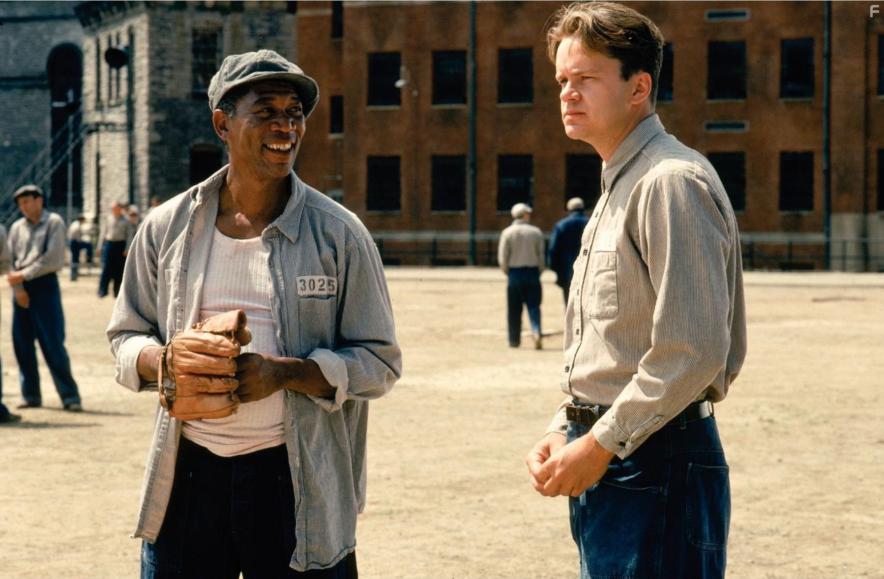 Morgan Freeman and Tim Robbins in Побег из Шоушенка (1994)
