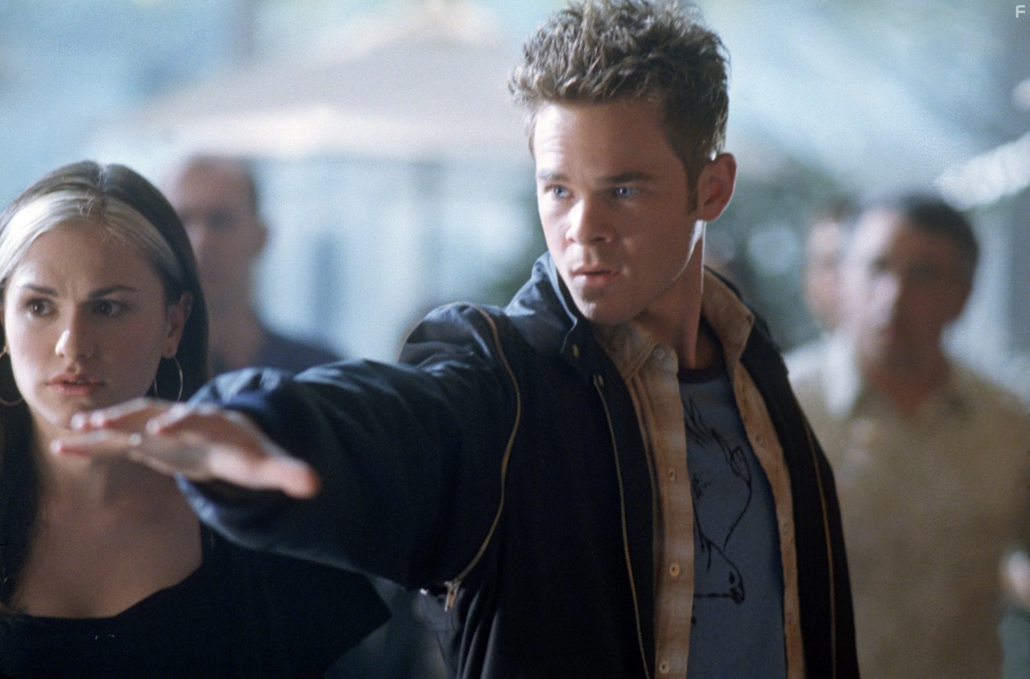 Anna Paquin and Shawn Ashmore in Люди Икс-2 (2003)