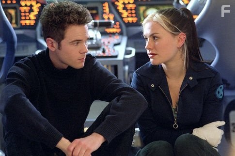 Anna Paquin and Shawn Ashmore in Люди Икс-2 (2003)