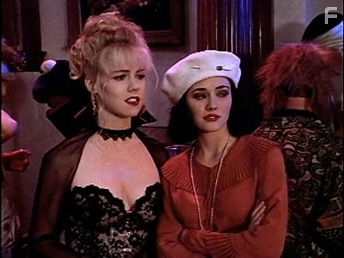 Shannen Doherty and Jennie Garth in Beverly Hills 90210 (1990)
