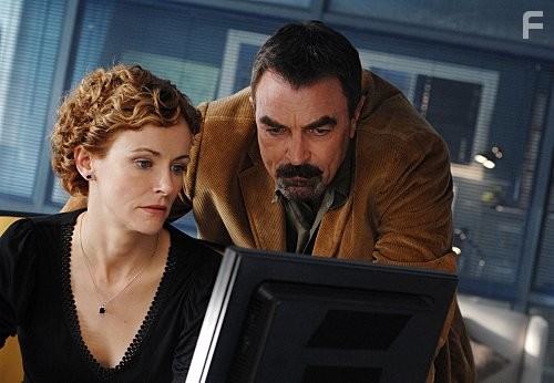 Tom Selleck and Leslie Hope in Джесси Стоун: Тонкий лед (2009)
