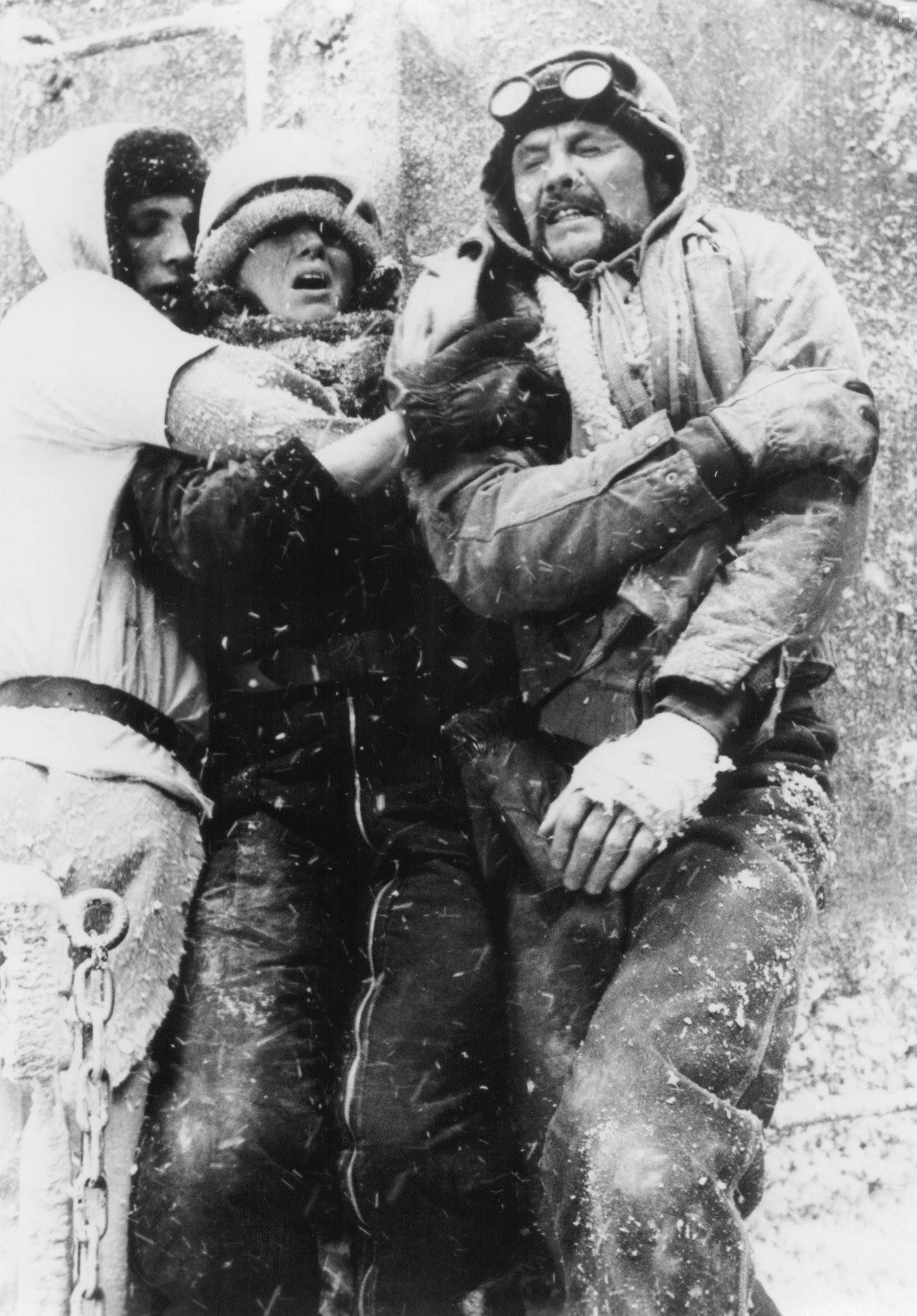 Rebecca De Mornay, Eric Roberts, and Jon Voight in Поезд-беглец (1985)