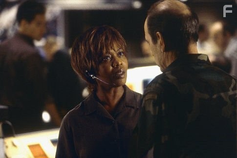 Alfre Woodard in Земное ядро (2003)