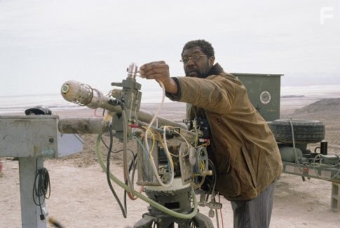 Delroy Lindo in Земное ядро (2003)