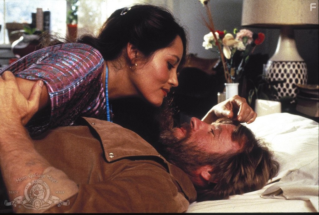 Barbara Carrera and Chuck Norris in Одинокий волк МакКуэйд (1983)