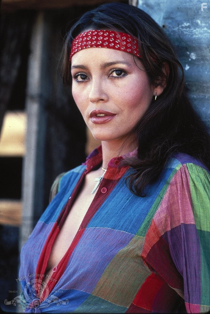 Barbara Carrera in Одинокий волк МакКуэйд (1983)