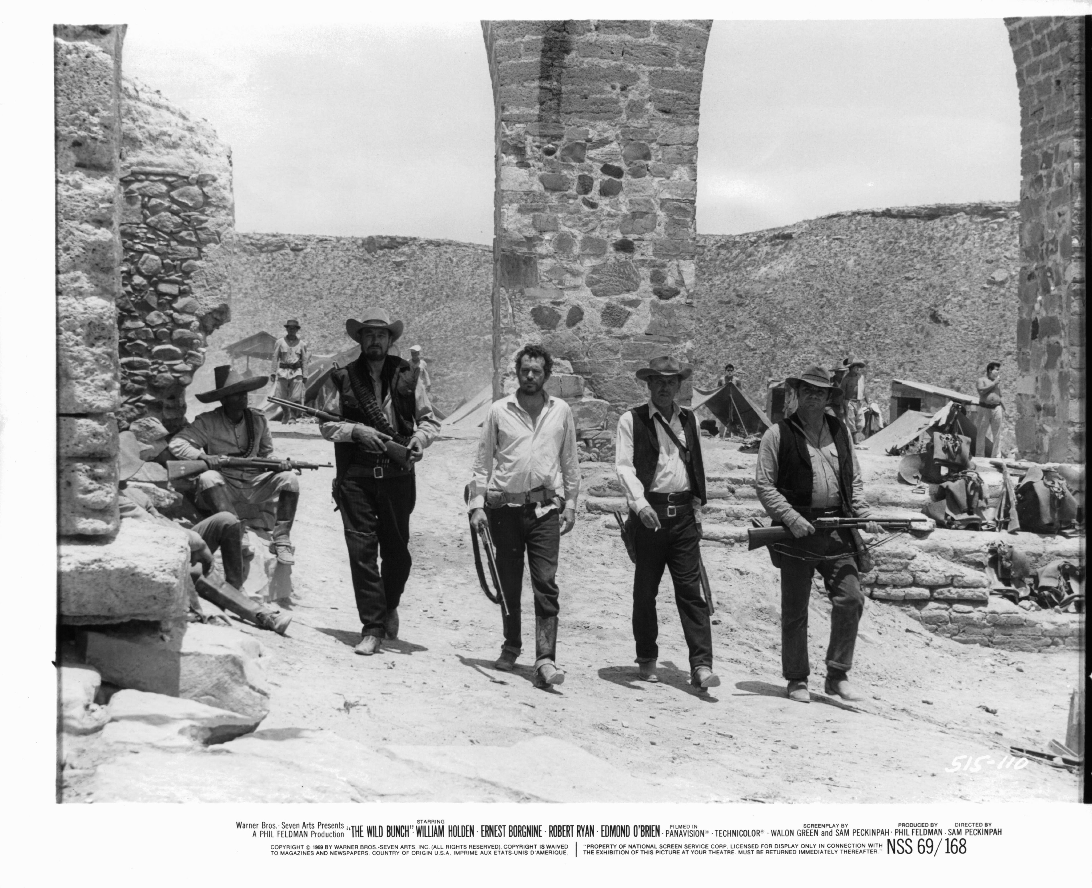 William Holden, Ernest Borgnine, Ben Johnson, and Warren Oates in Дикая банда (1969)