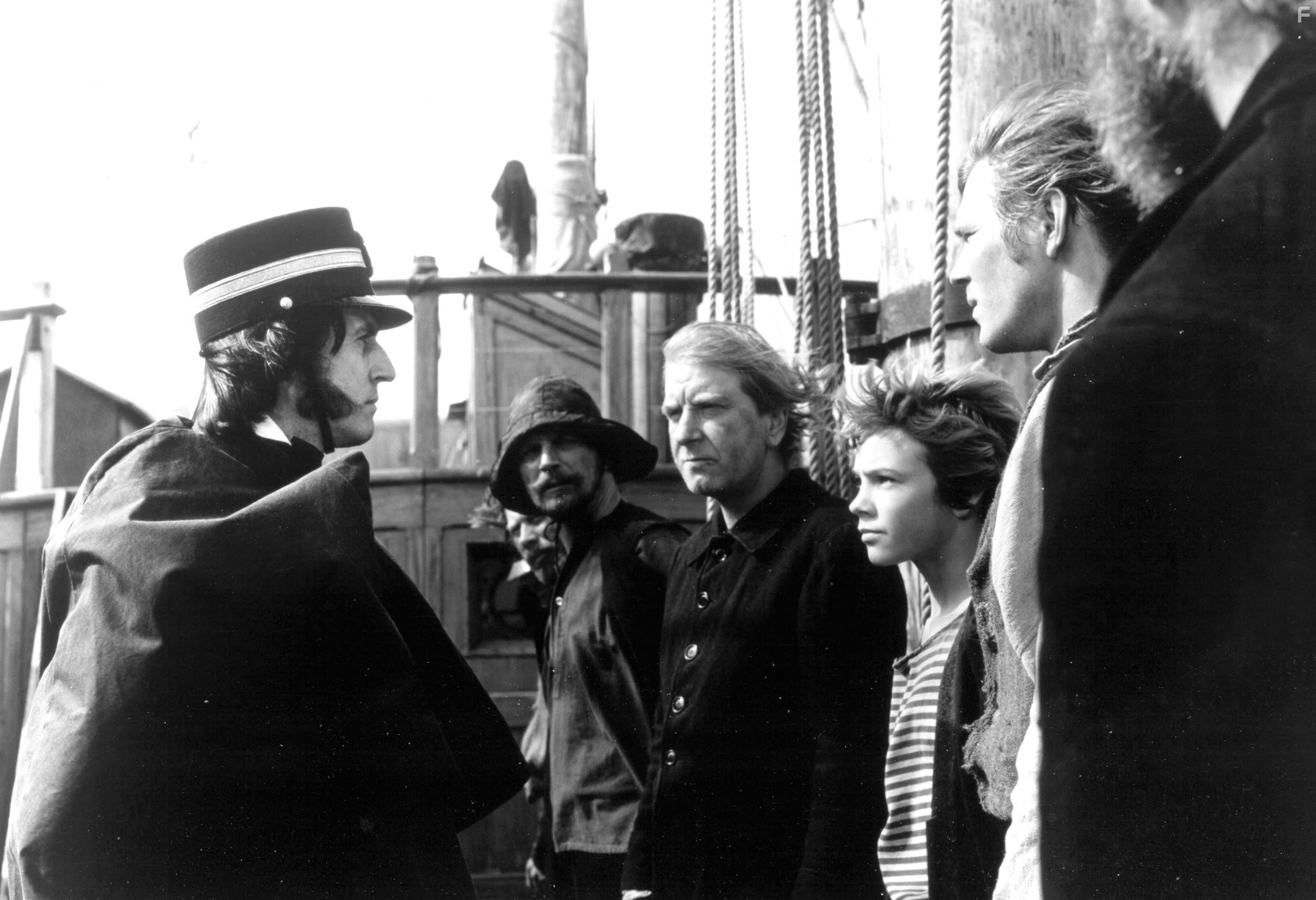 Gabriel Byrne and Stian Smestad in Битва за остров сокровищ (1990)