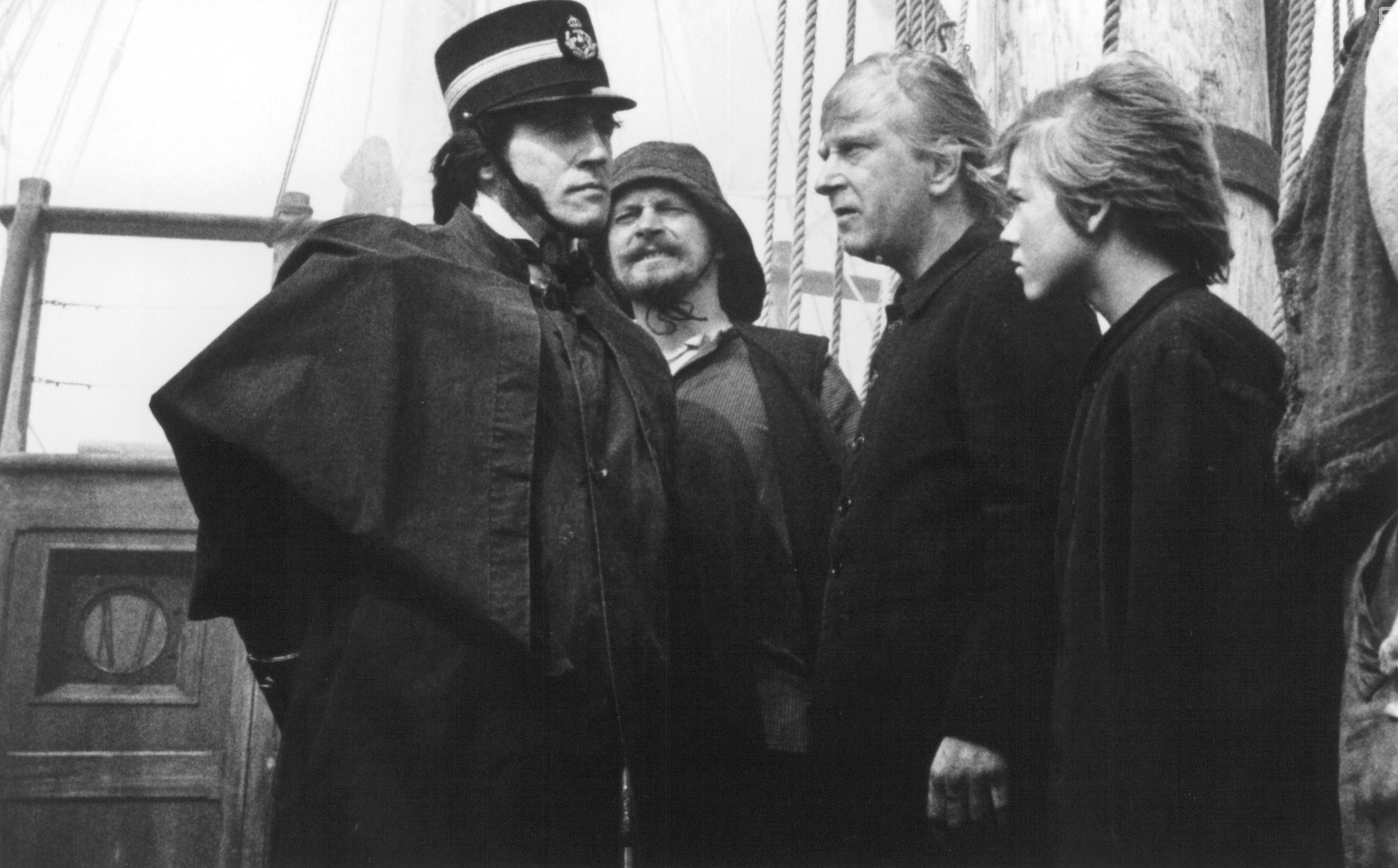 Gabriel Byrne and Stian Smestad in Битва за остров сокровищ (1990)
