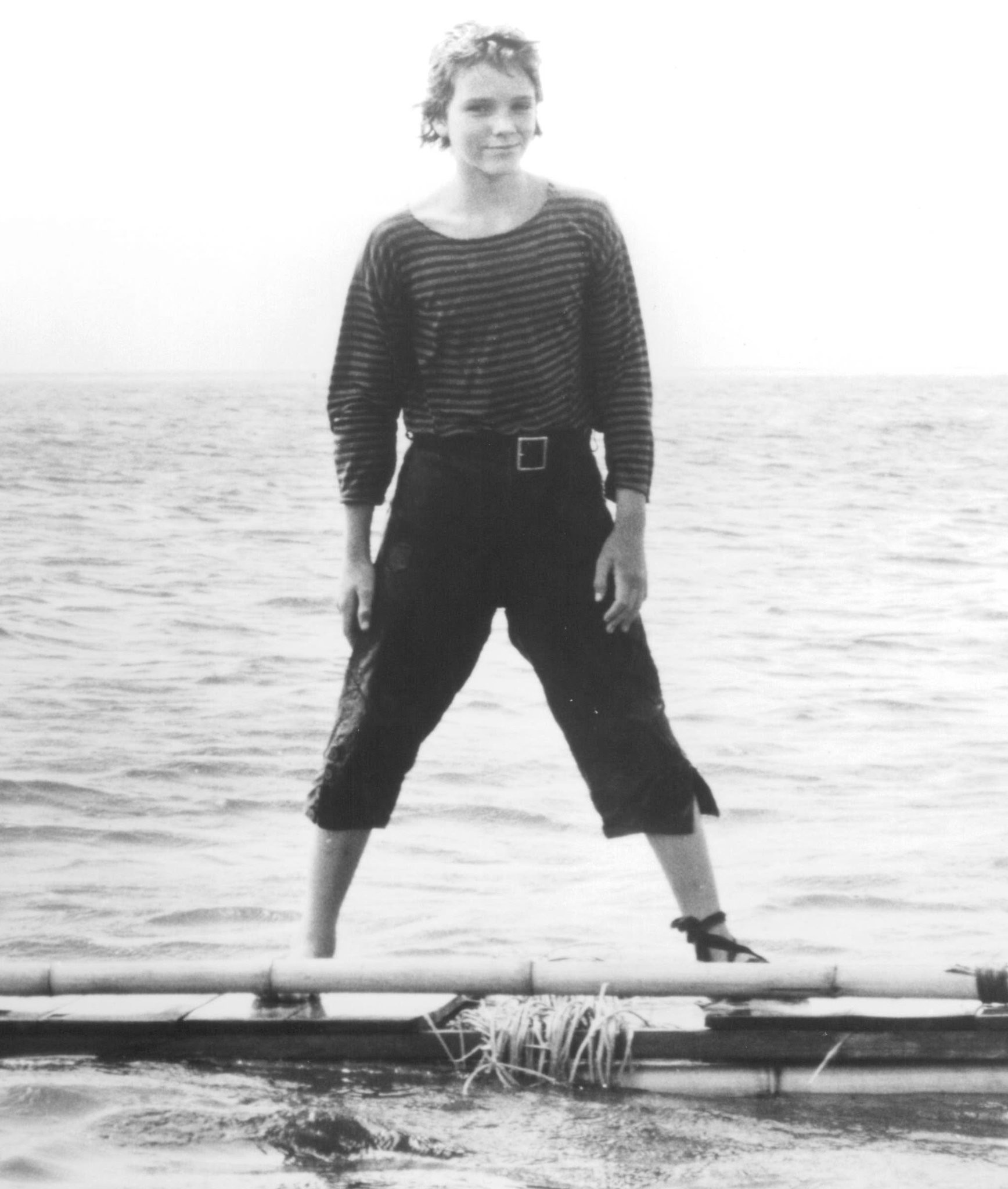 Gabriel Byrne and Stian Smestad in Битва за остров сокровищ (1990)