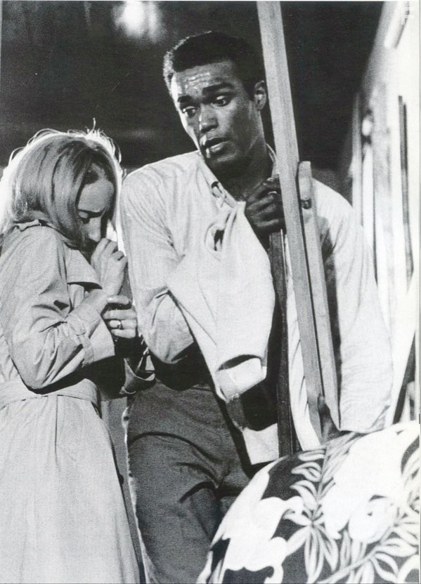 Duane Jones and Judith O'Dea in Ночь живых мертвецов (1968)
