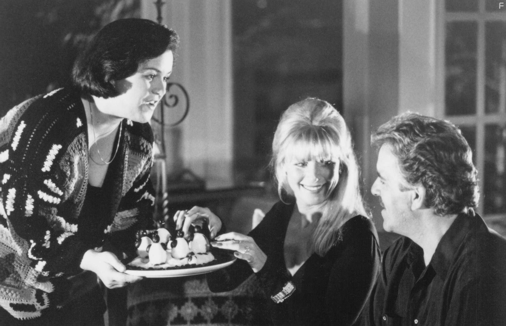 Dennis Farina, Rosie O'Donnell, and Marcia Strassman in Слежка 2: Снова в засаде (1993)