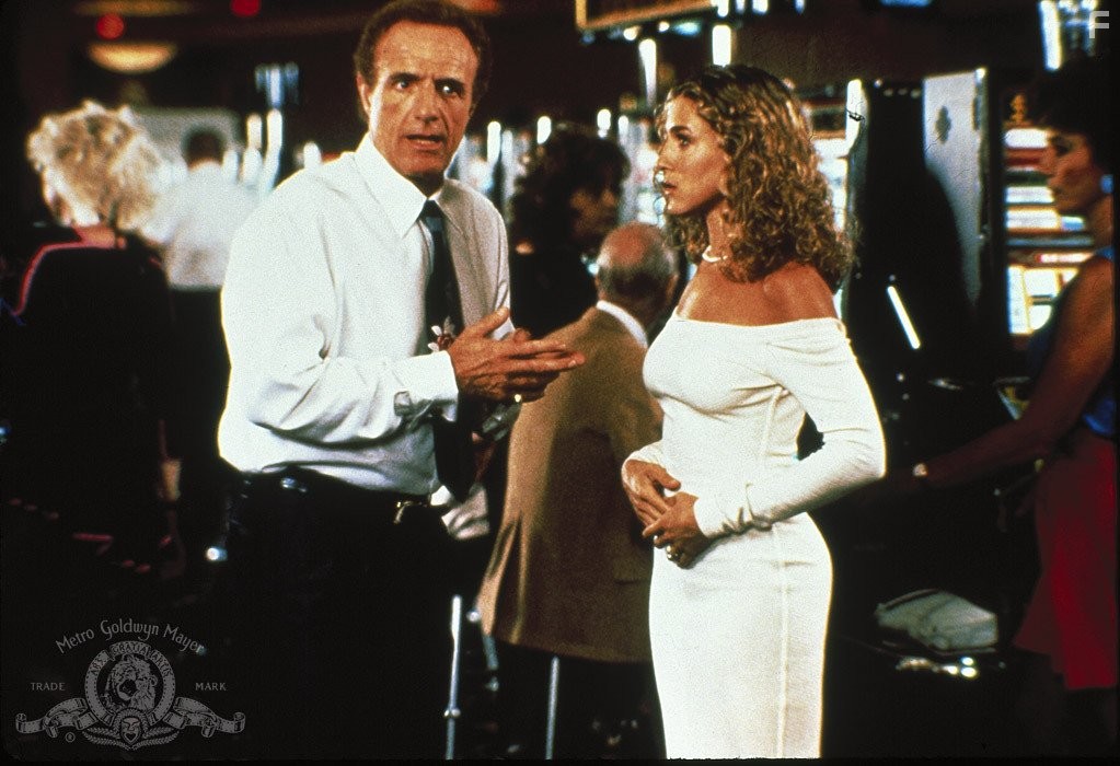 Sarah Jessica Parker and James Caan in Медовый месяц в Лас-Вегасе (1992)