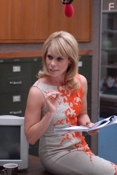 Cheryl Hines in Временно беременна (2009)
