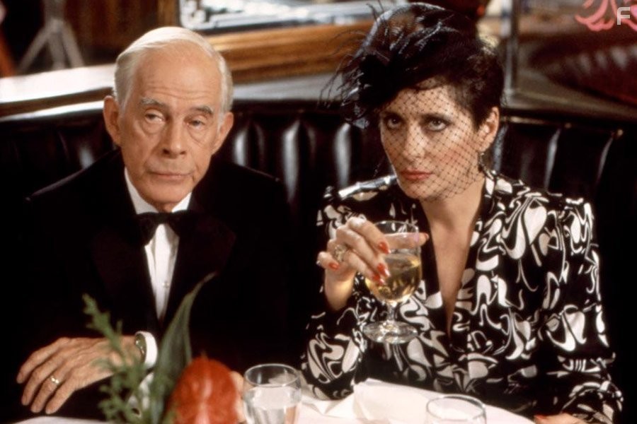Elizabeth Ashley and Harry Morgan in Сети зла (1987)