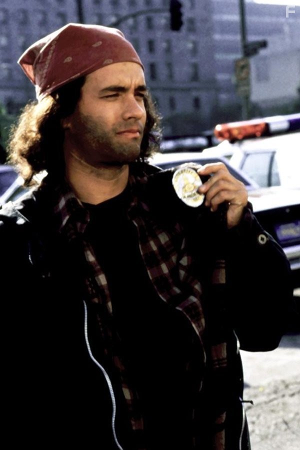 Tom Hanks in Сети зла (1987)