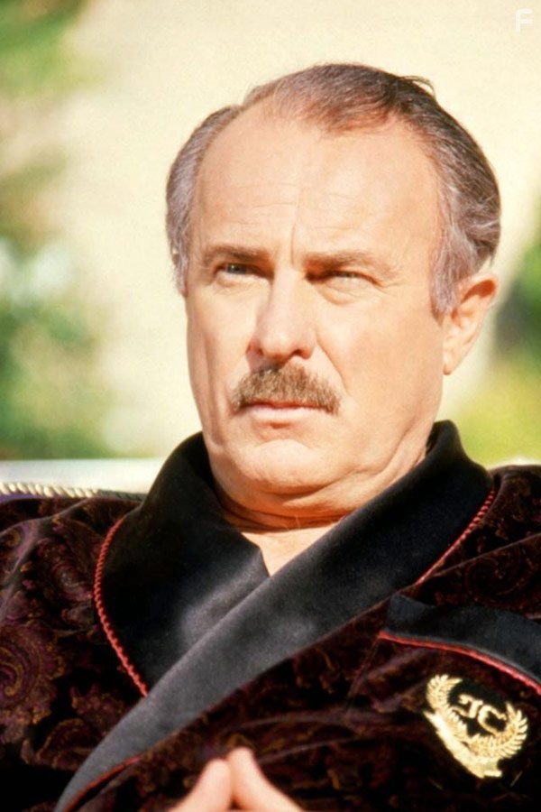 Dabney Coleman in Сети зла (1987)