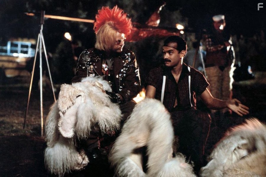 Dan Aykroyd and Tom Hanks in Сети зла (1987)