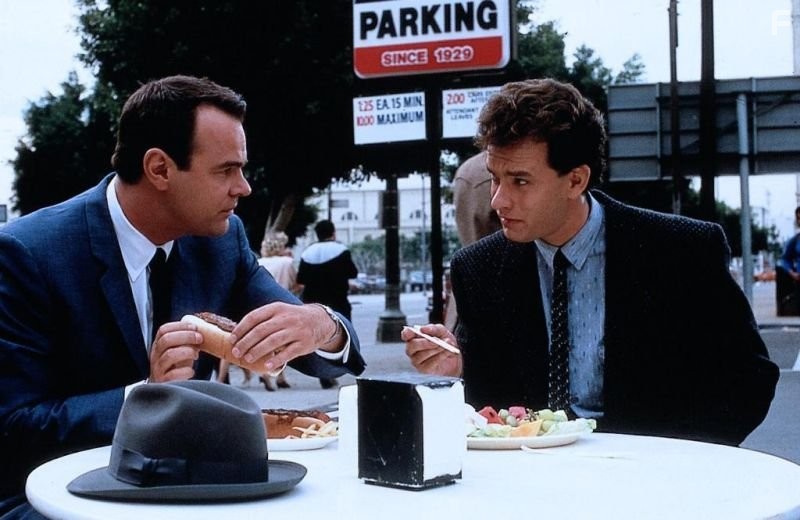 Dan Aykroyd and Tom Hanks in Сети зла (1987)