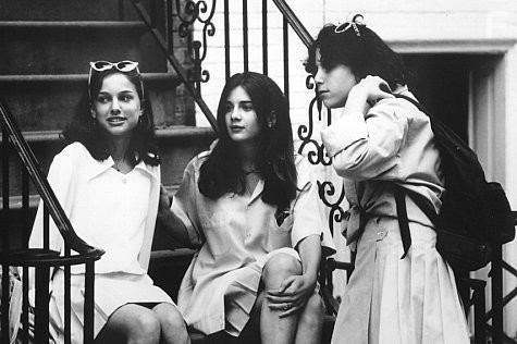 Natalie Portman, Gaby Hoffmann, and Barbara Hollander in Вcе говорят, что я люблю тебя (1996)