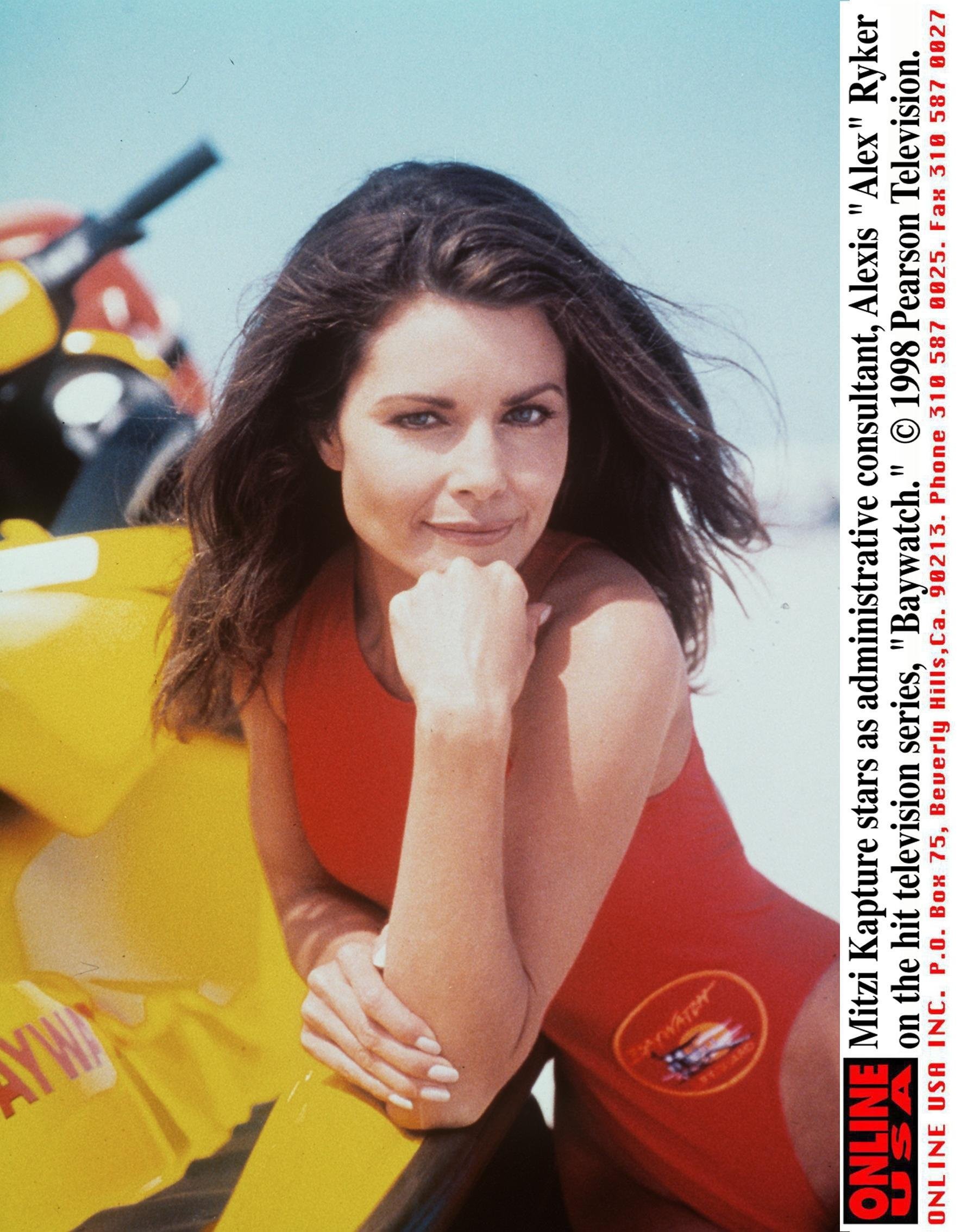 Mitzi Kapture in Спасатели Малибу (1989)