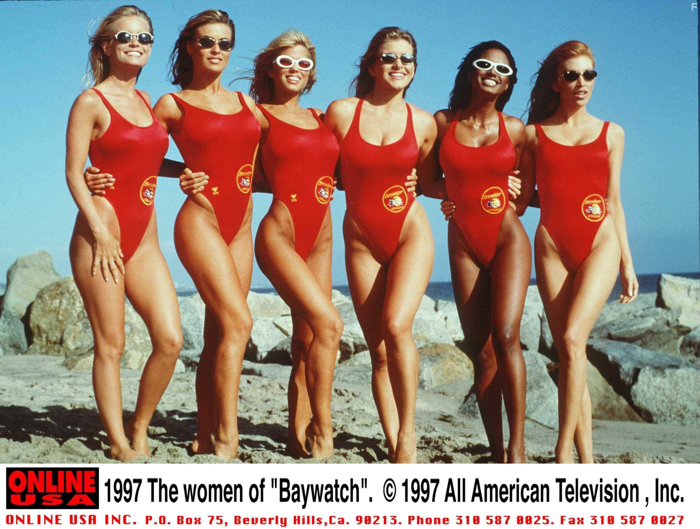 Donna D'Errico, Traci Bingham, Carmen Electra, Kelly Packard, Angelica Bridges, and Marliece Andrada in Спасатели Малибу (1989)