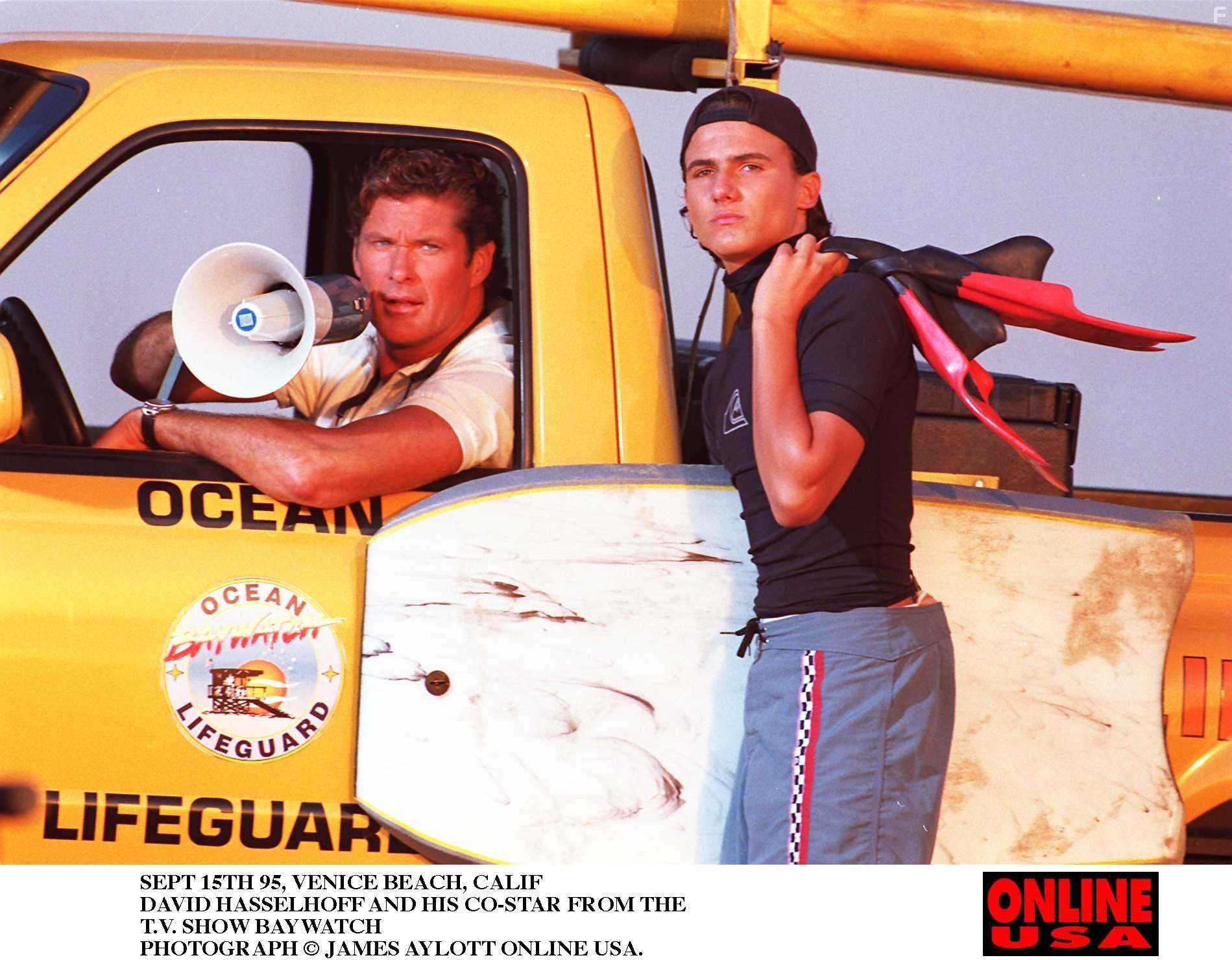 David Hasselhoff and Jeremy Jackson in Спасатели Малибу (1989)