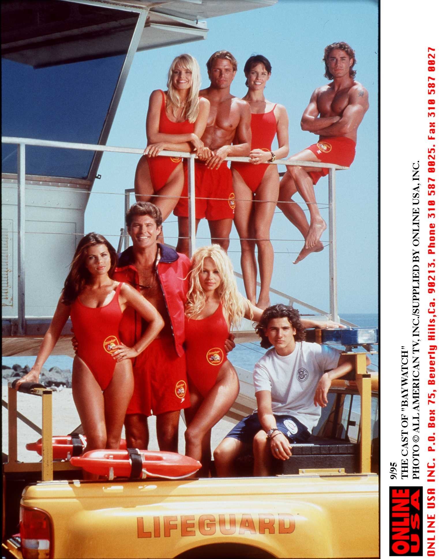 Pamela Anderson, Yasmine Bleeth, Alexandra Paul, David Hasselhoff, David Chokachi, and Jeremy Jackson in Спасатели Малибу (1989)