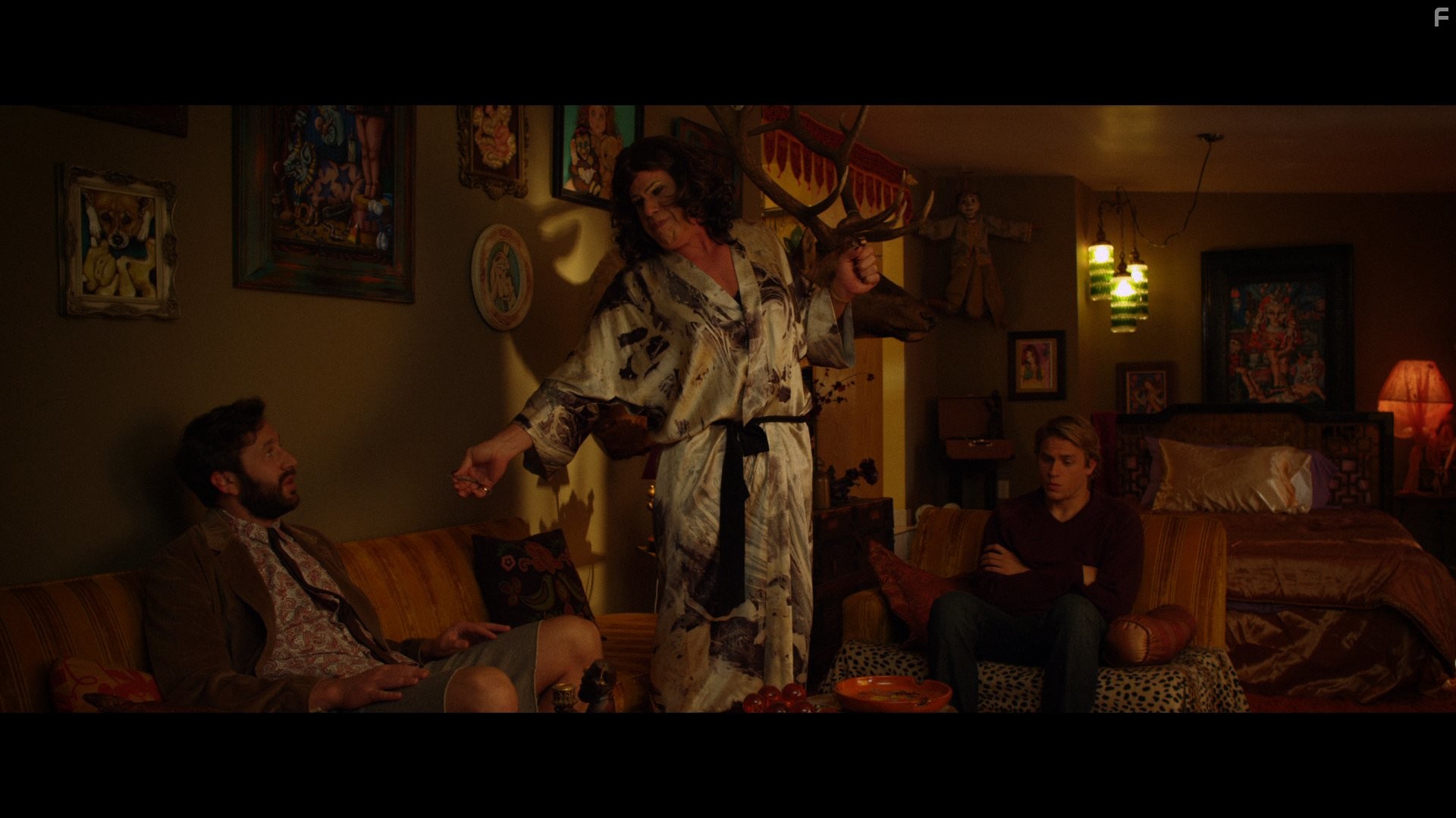 Ron Perlman, Charlie Hunnam, and Chris O'Dowd in Фрэнки наводит шорох (2012)