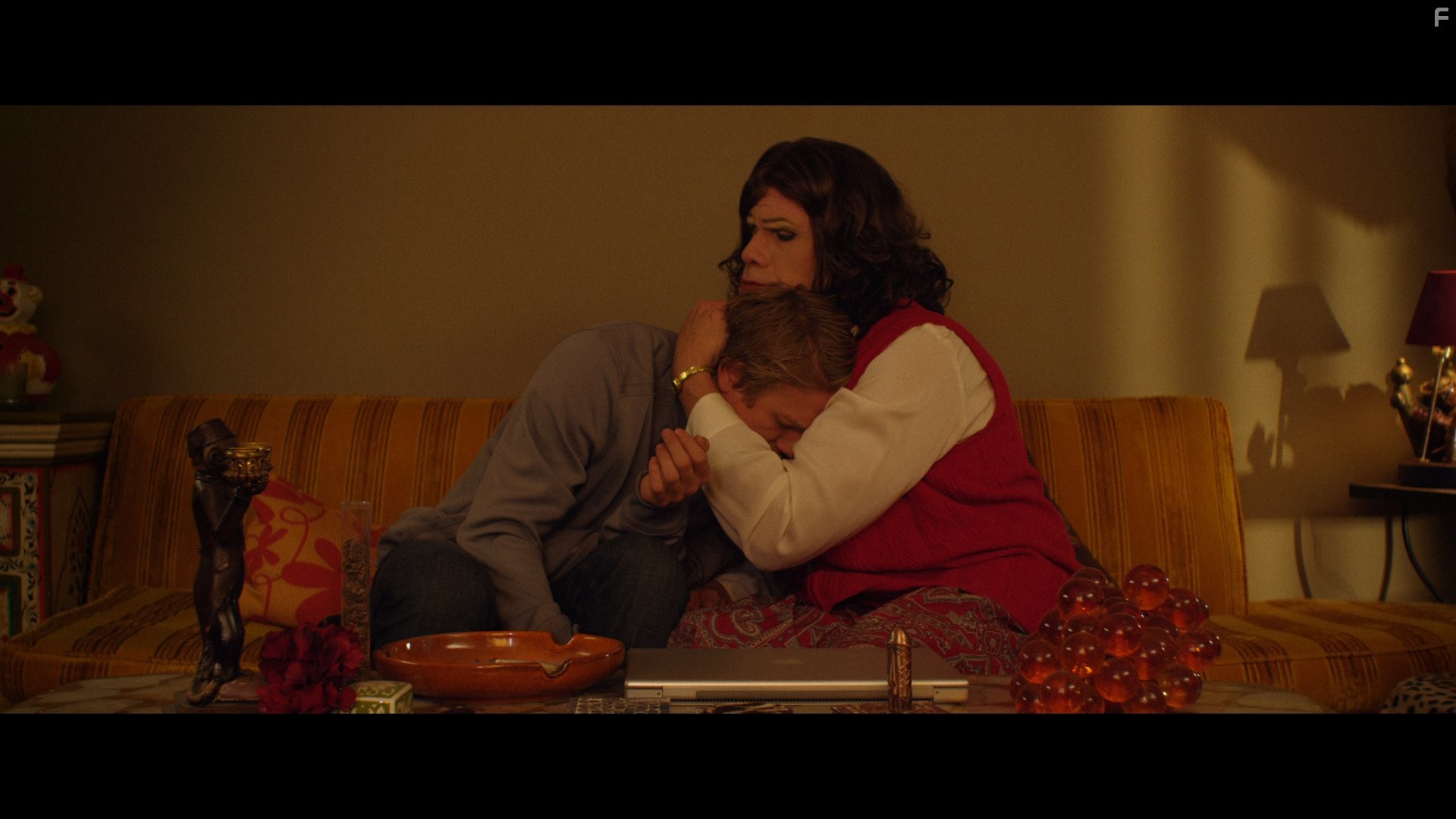 Ron Perlman and Charlie Hunnam in Фрэнки наводит шорох (2012)