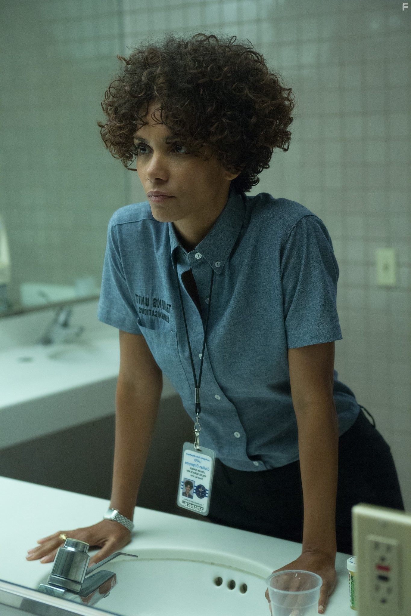 Halle Berry in Тревожный вызов (2013)