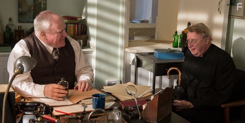 Ron Donachie and Mark Williams in Отец Браун (2013)