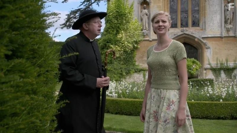 Mark Williams and Kasia Koleczek in Отец Браун (2013)