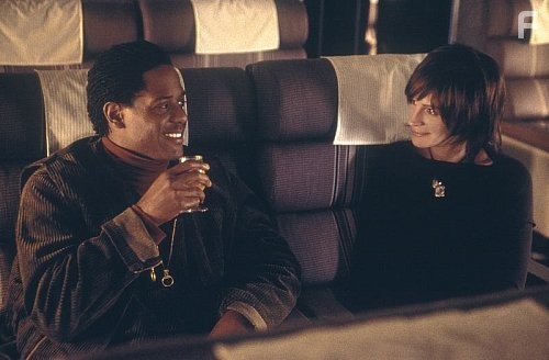 Blair Underwood and Julia Roberts in Steven Soderbergh's FULL FRONTAL.