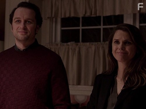 Keri Russell and Matthew Rhys in Американцы (2013)