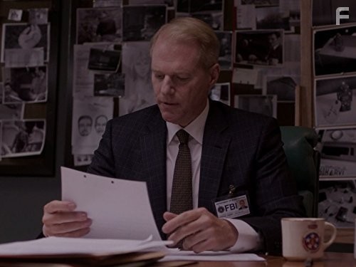 Noah Emmerich in Американцы (2013)