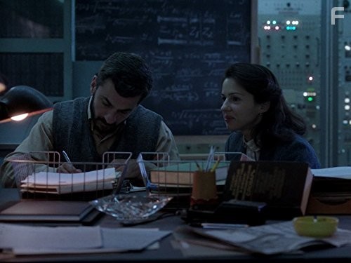 Michael Aronov and Annet Mahendru in Американцы (2013)