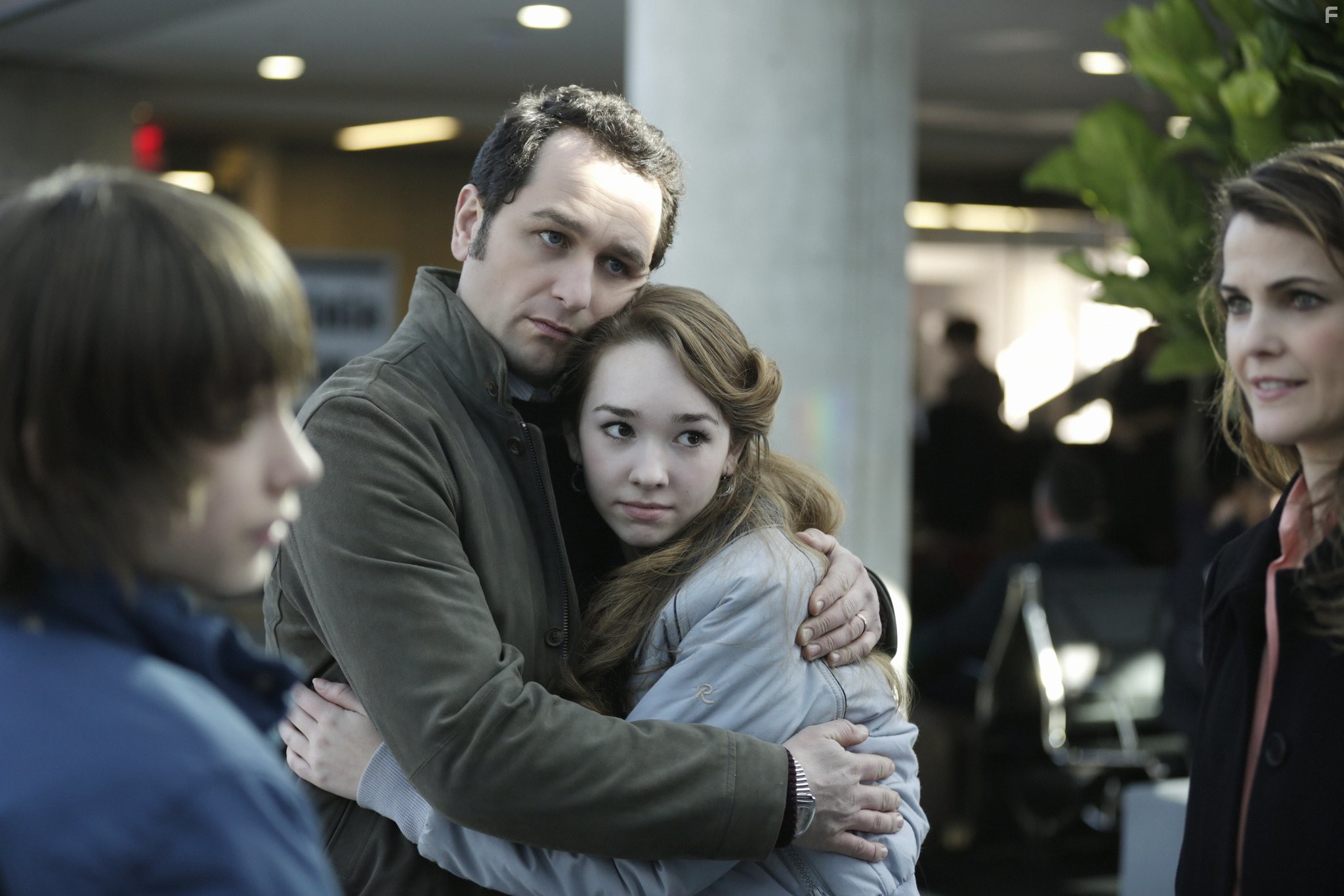Keri Russell, Matthew Rhys, Holly Taylor, and Keidrich Sellati in Американцы (2013)
