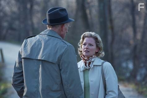 Gretchen Mol and James Rebhorn in Американская интрижка (2008)