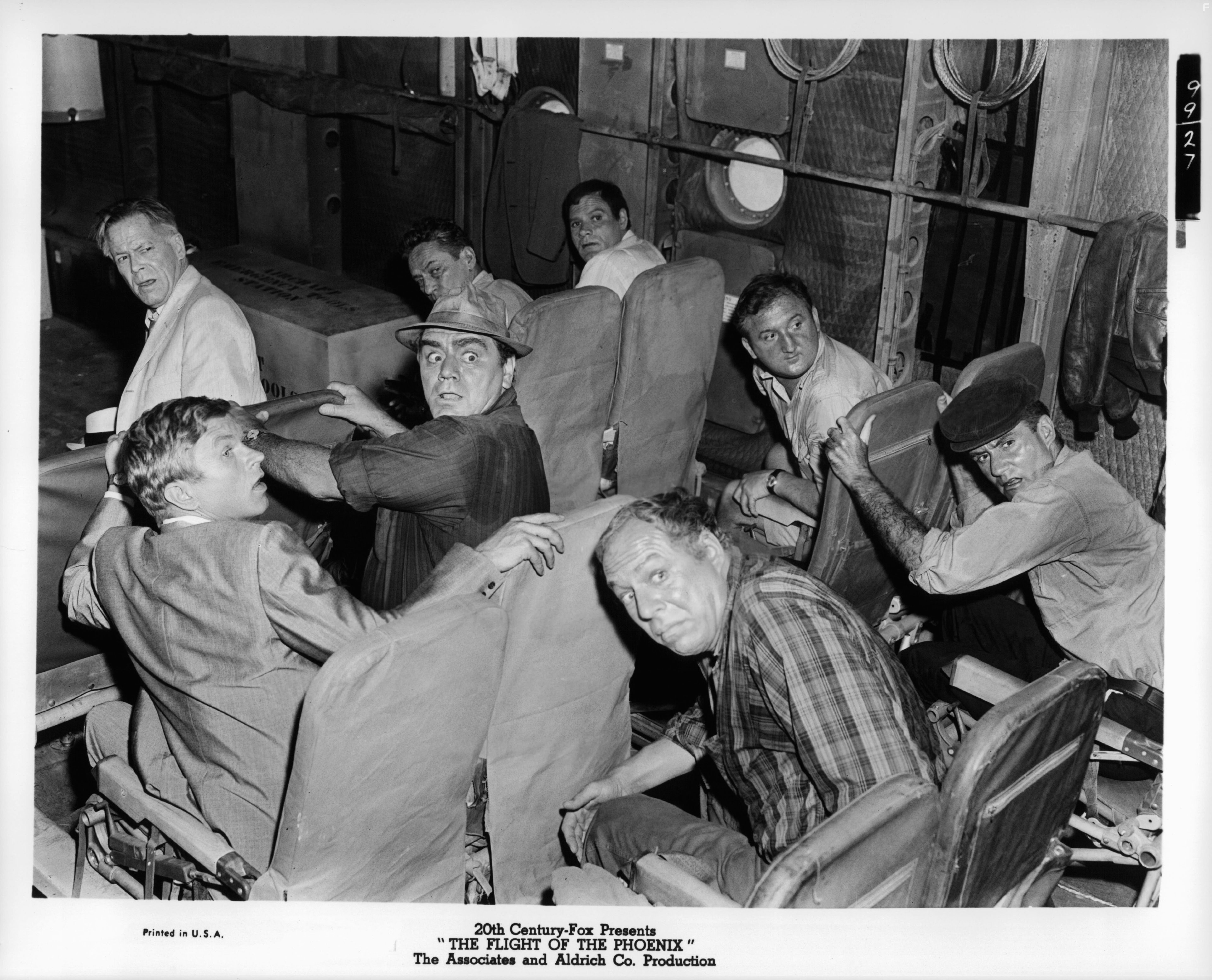 Ernest Borgnine, Ian Bannen, George Kennedy, and Dan Duryea in Полет Феникса (1965)