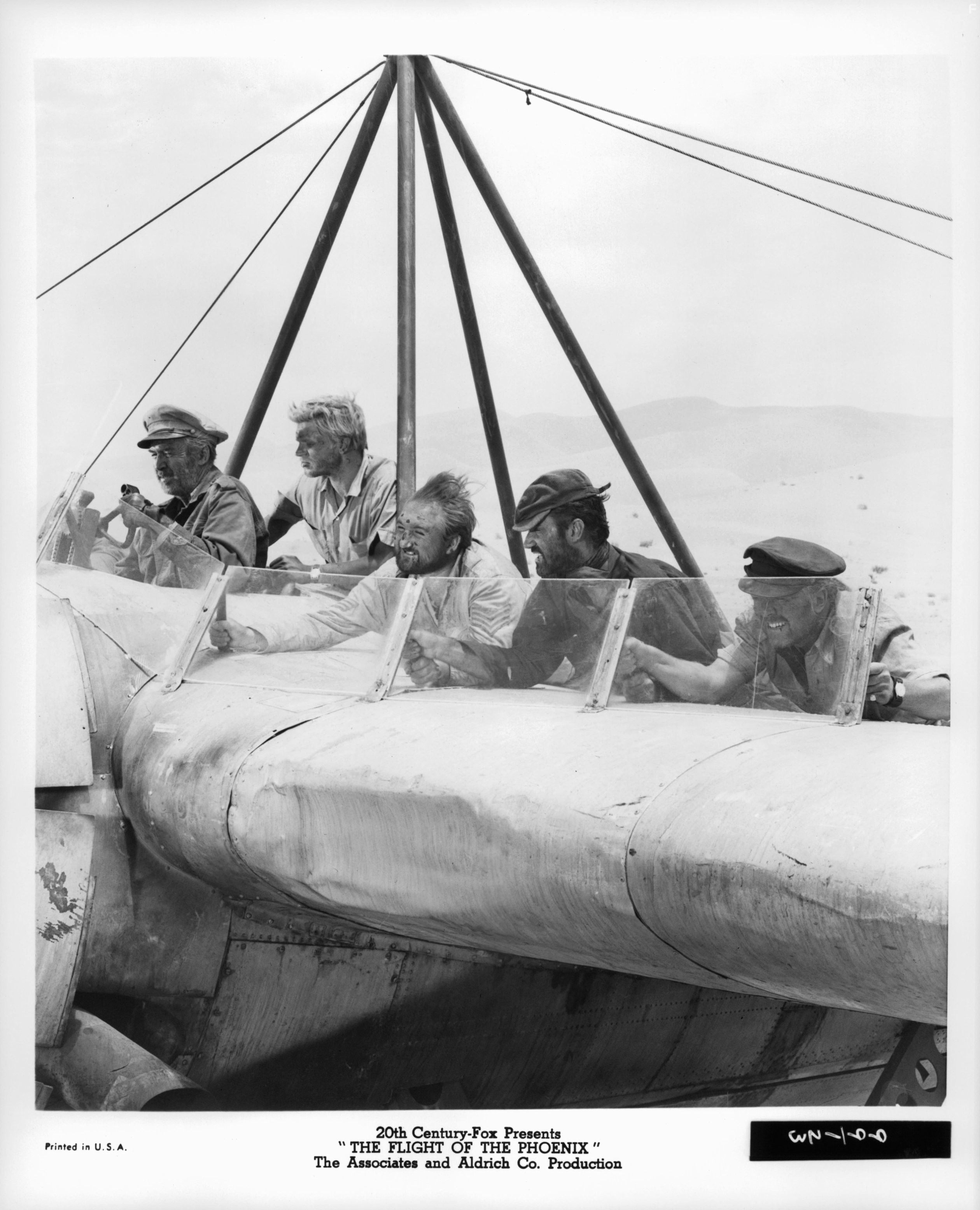 James Stewart, Richard Attenborough, and Hardy Kr?ger in Полет Феникса (1965)