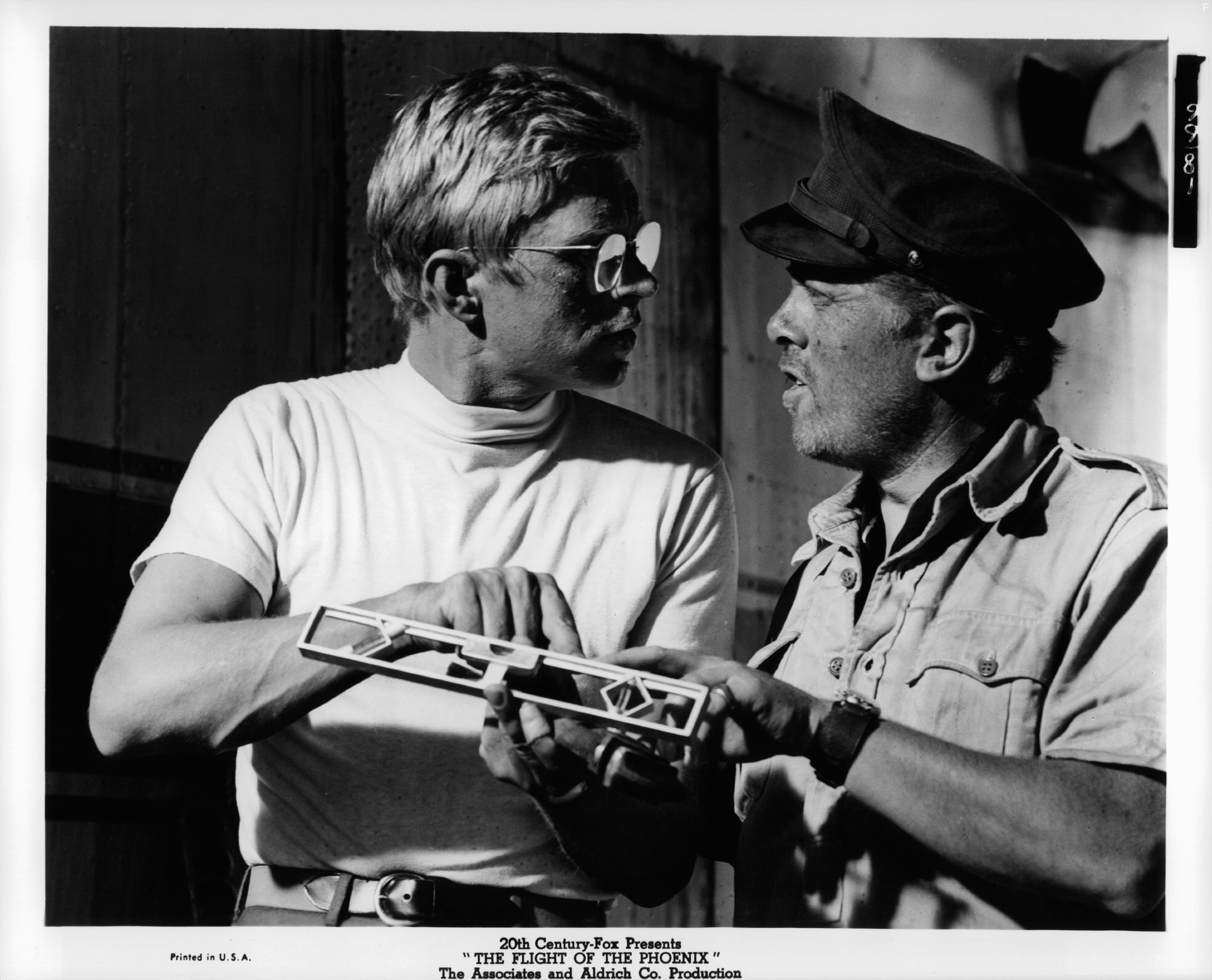 Hardy Kr?ger in Полет Феникса (1965)