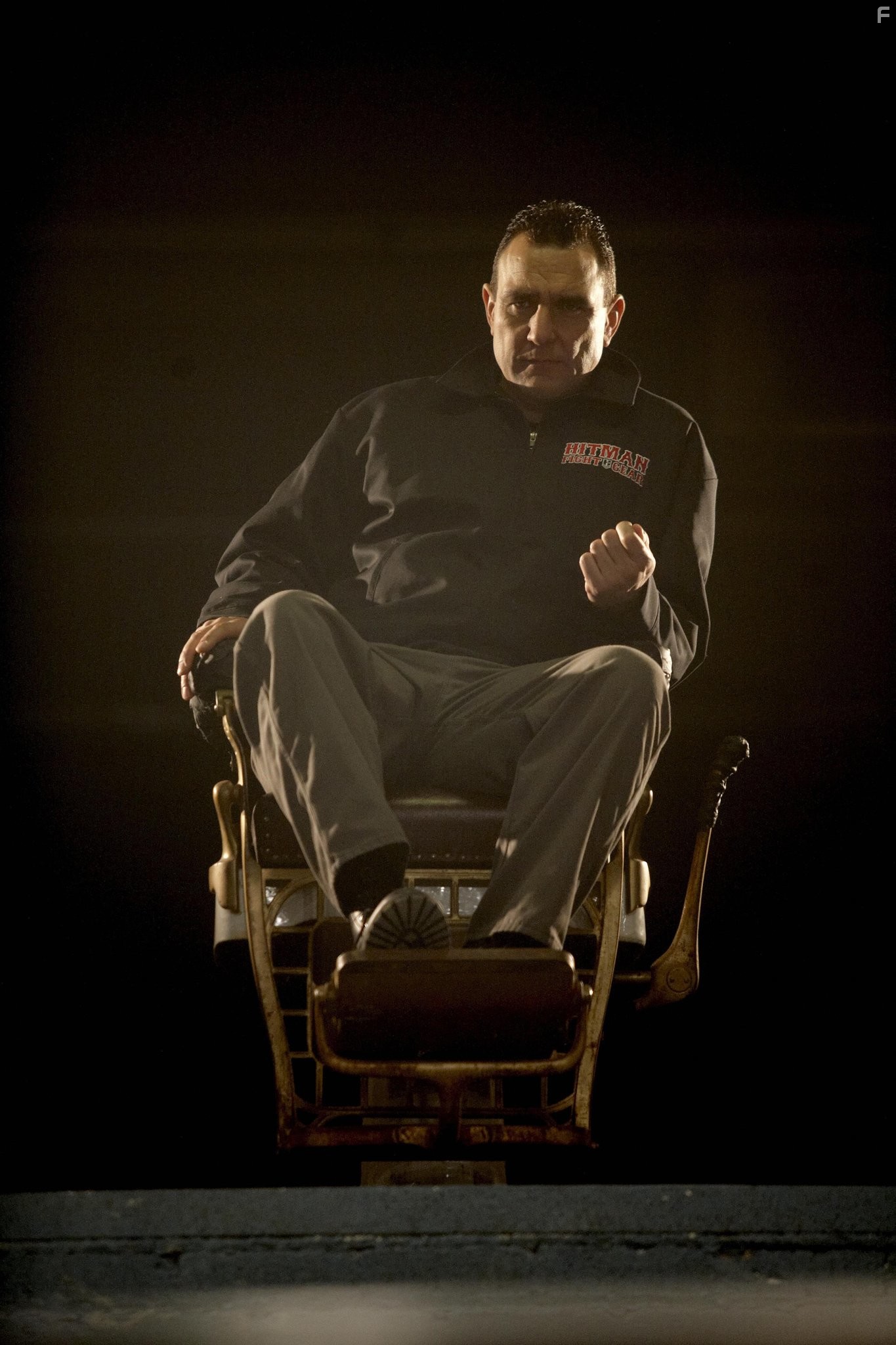 Vinnie Jones in Взаперти (2010)