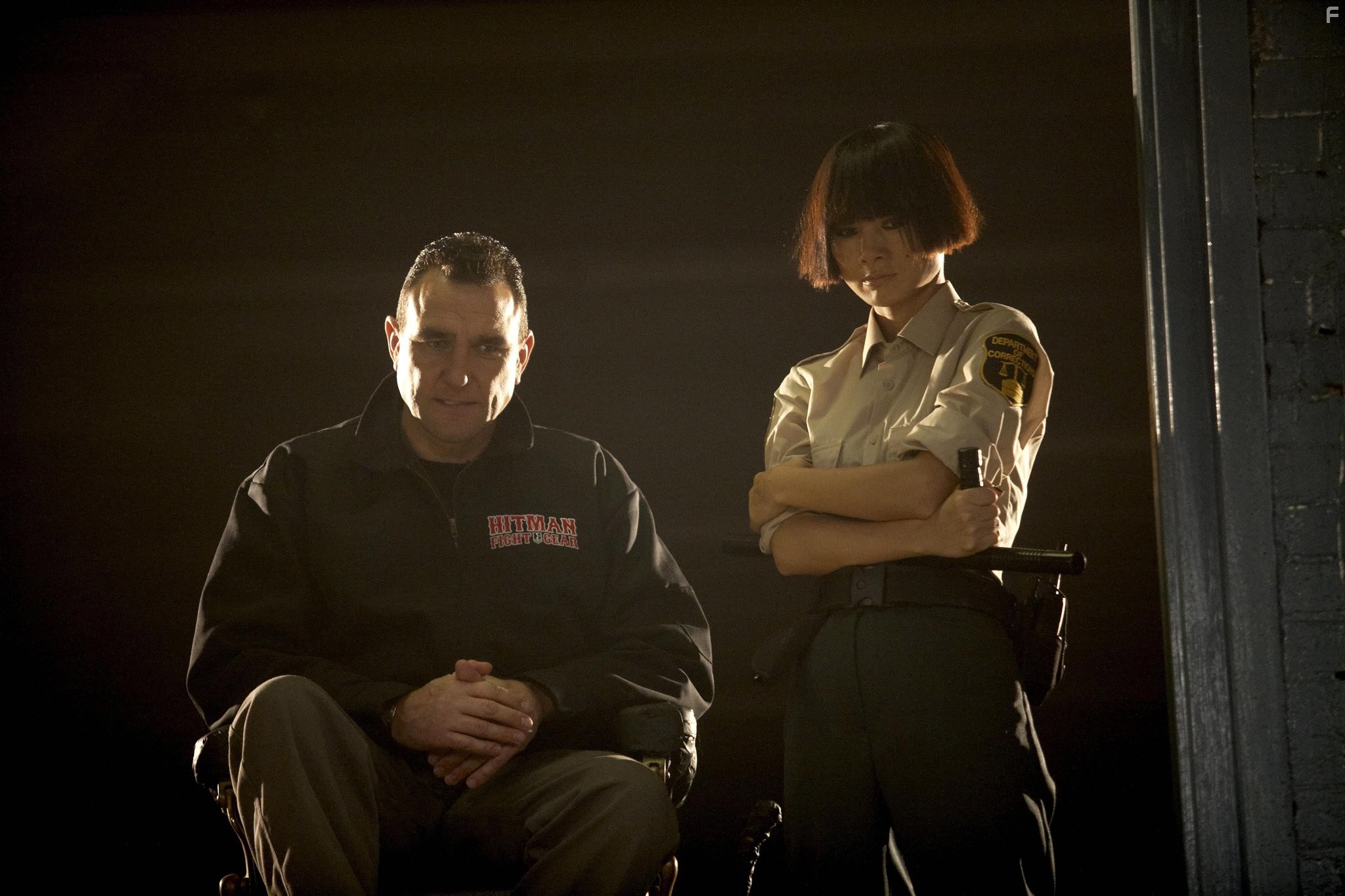 Bai Ling and Vinnie Jones in Взаперти (2010)