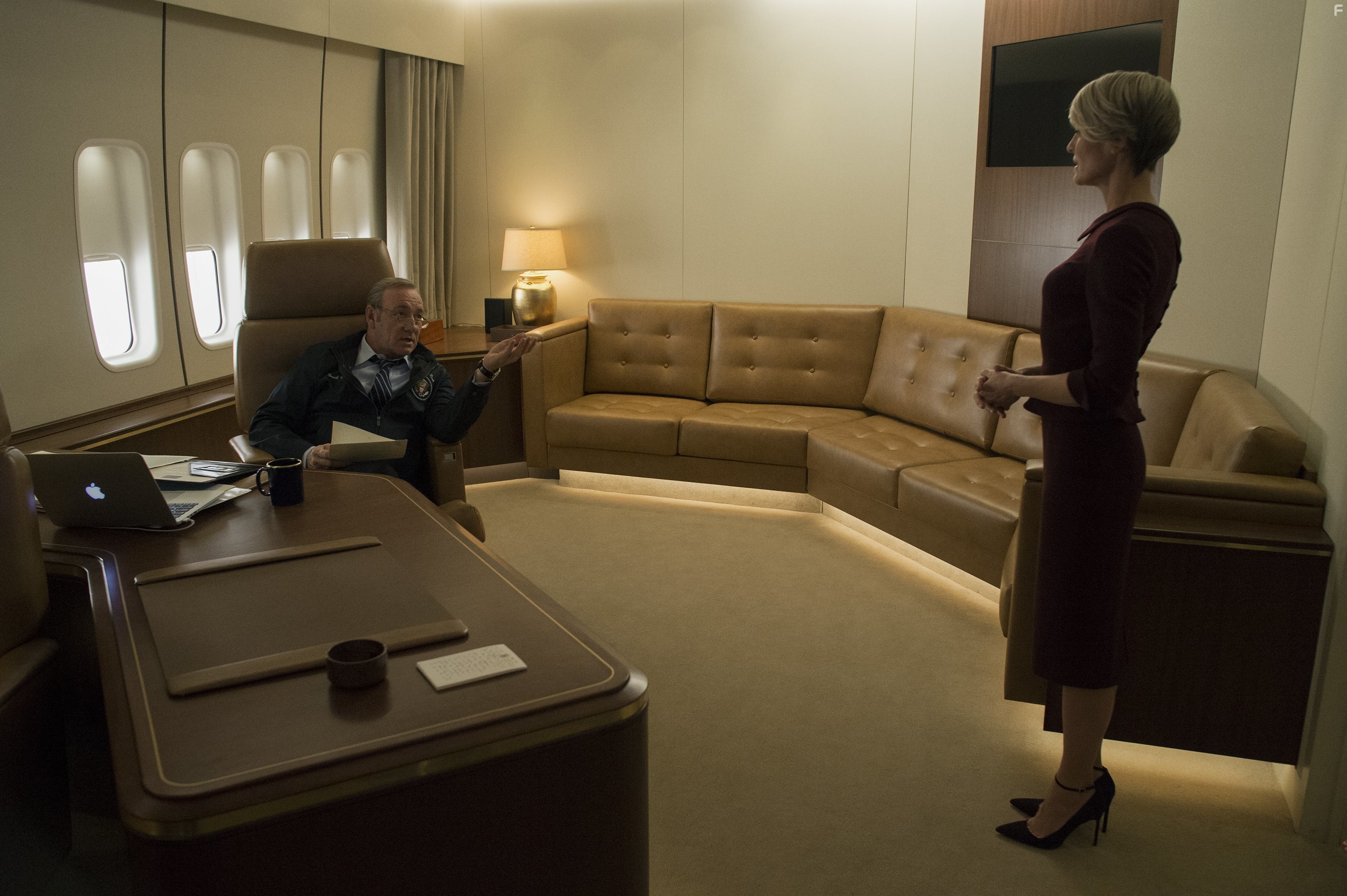 Kevin Spacey and Robin Wright in Карточный домик (2013)
